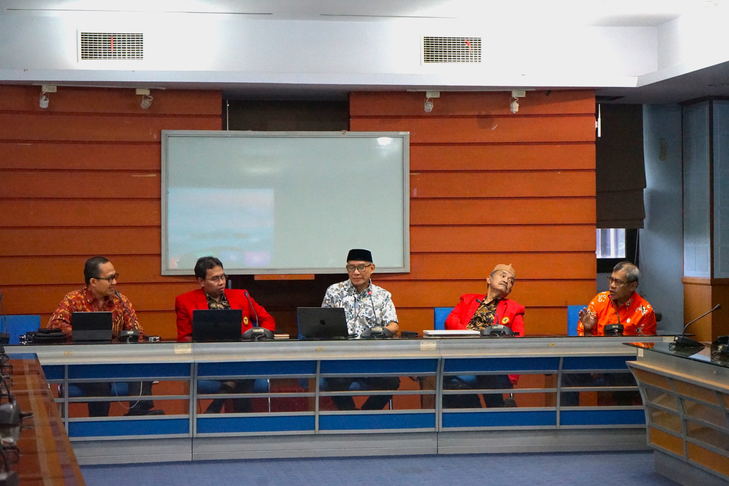 Read more about the article Rapat Senat Akademik Komisi II